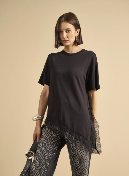 Camiseta Feminina Comfort Sobreposição Renda