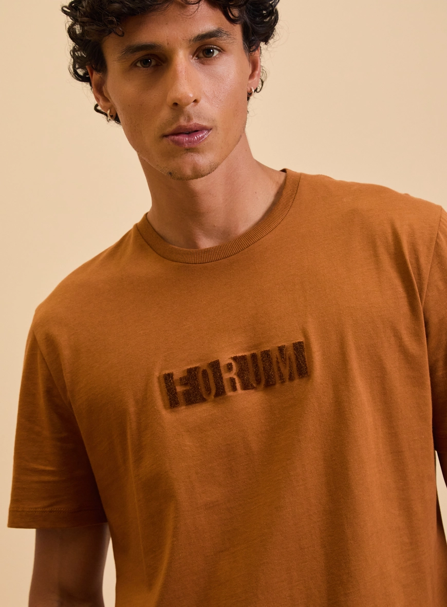 Camiseta Masculina New Box Detalhe Alto Relevo Marrom
