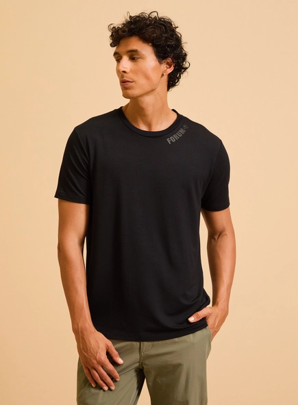 Camiseta Masculina New Slim Detalhe Gola