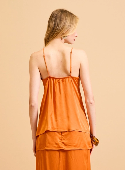 Blusa Reta Decote V Busto Estruturado