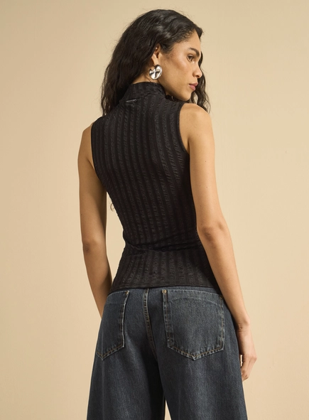 Blusa Justa Texturizada Gola Alta