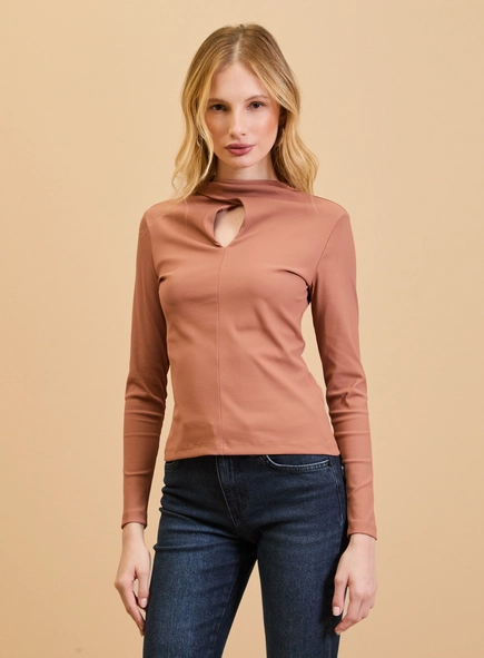 Blusa Canelada Manga Longa Com Recorte Frontal