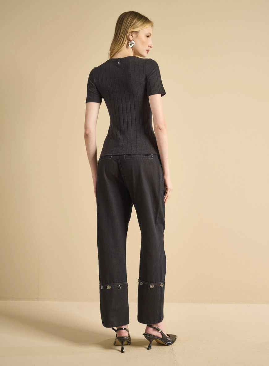 Blusa Canelada Justa Manga Curta Preto