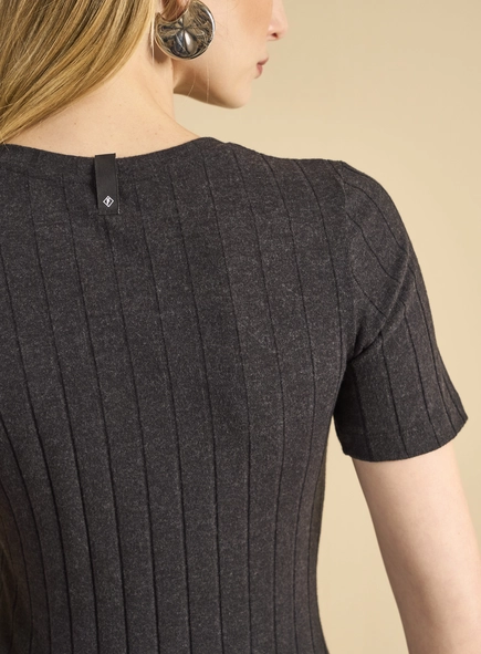 Blusa Canelada Justa Manga Curta