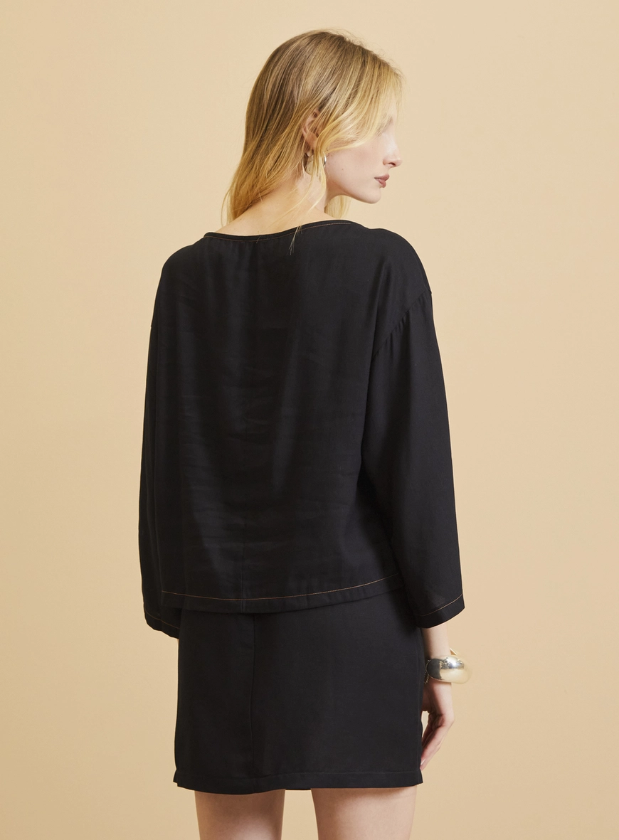 Blusa Ampla Mangas Evasê Preto