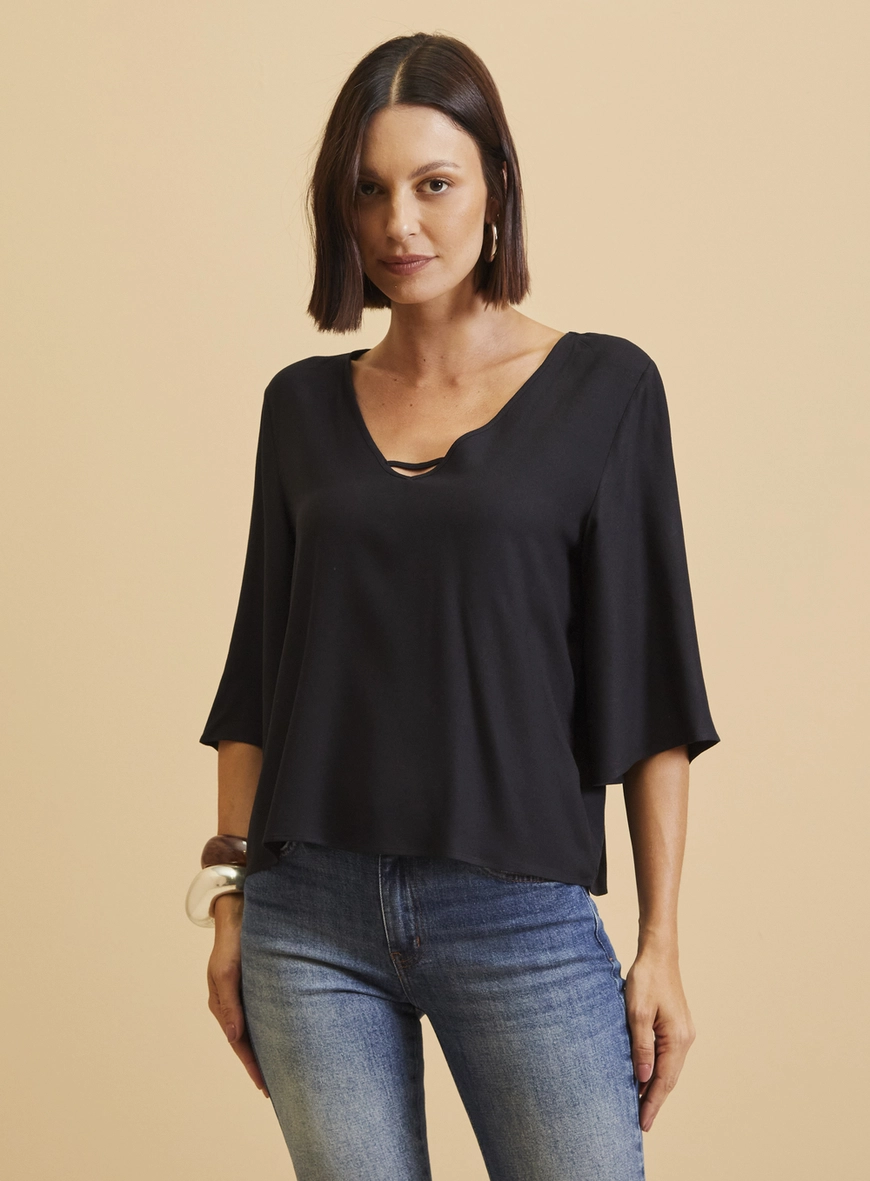 Blusa Fluida Decote V Preto