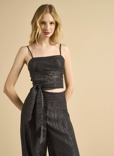 Blusa Ajustada Metalizada Com Detalhe