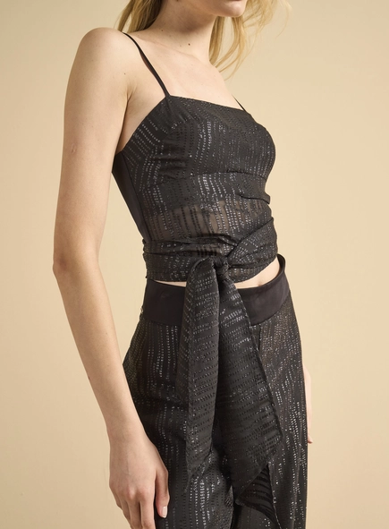 Blusa Ajustada Metalizada Com Detalhe
