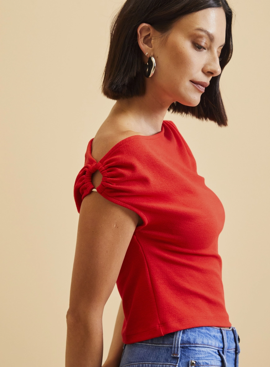 Blusa Reta Detalhe Assimétrico Vermelho