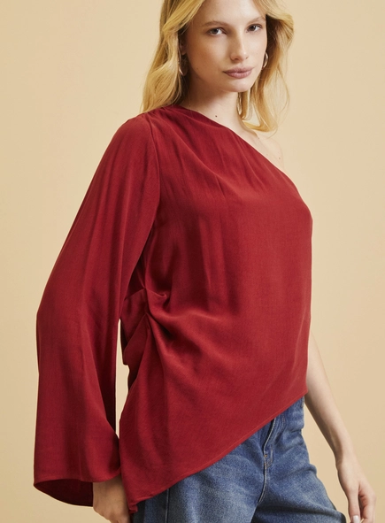 Blusa Assimétrica Uma Manga Longa