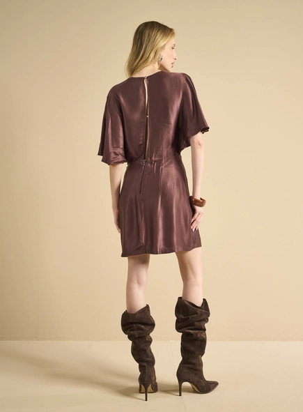 Vestido Curto Evasê Acetinado