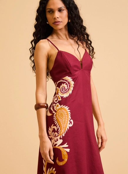 Vestido Midi Amplo Curvas Ornamentais