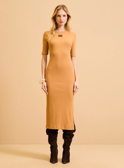 Vestido Midi Canelado Justo Com Fenda