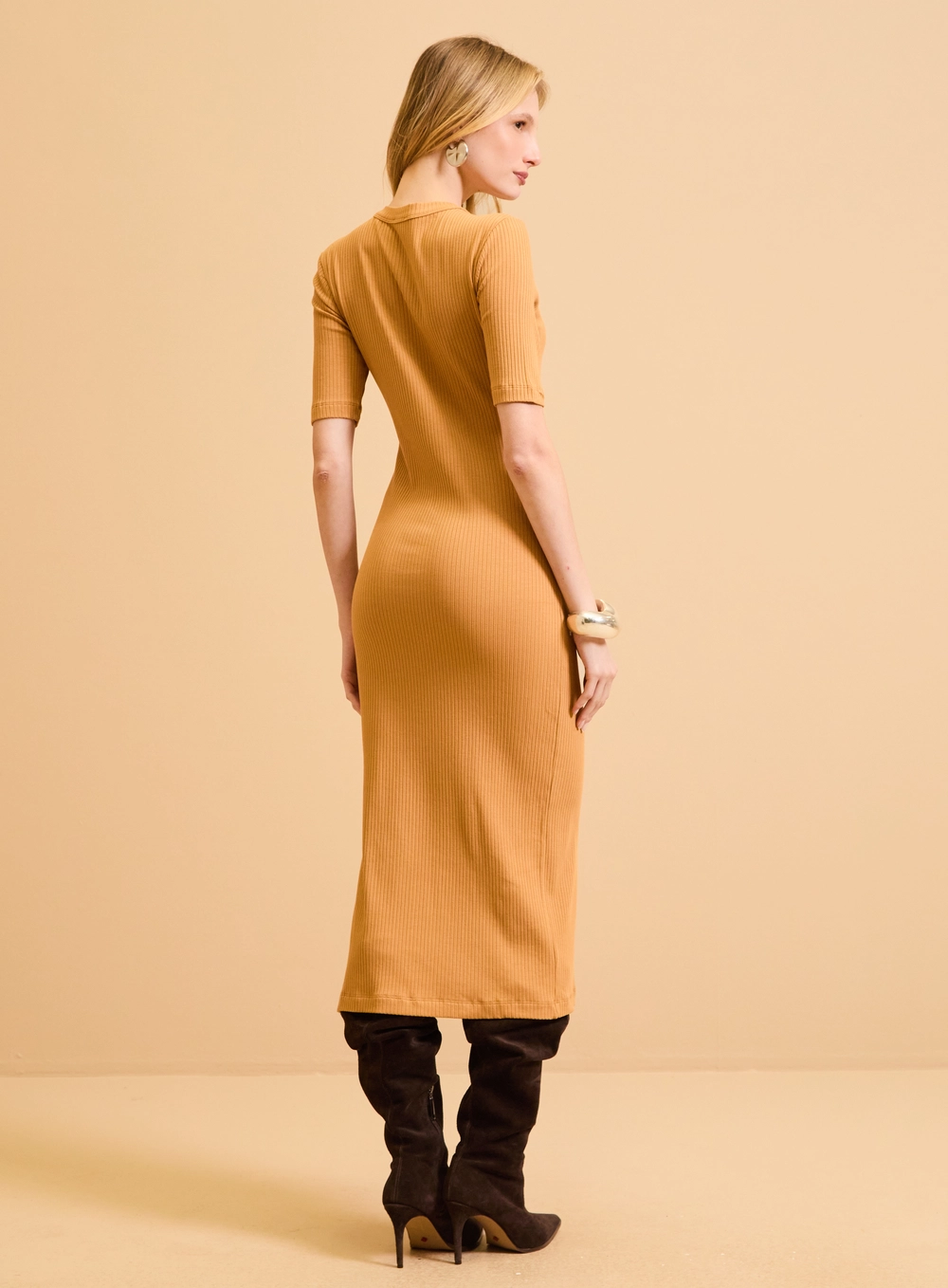 Vestido Midi Canelado Justo Com Fenda Bege 2