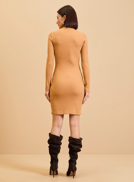 Vestido Curto Canelado Justo Gola Alta