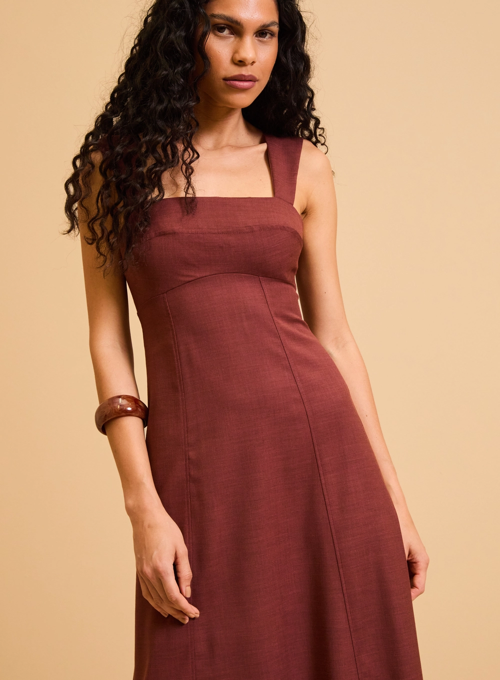Vestido Midi Estruturado Alça Dupla Vermelho 4