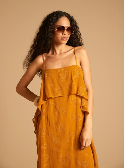 Vestido Longo Bordado Com Babados