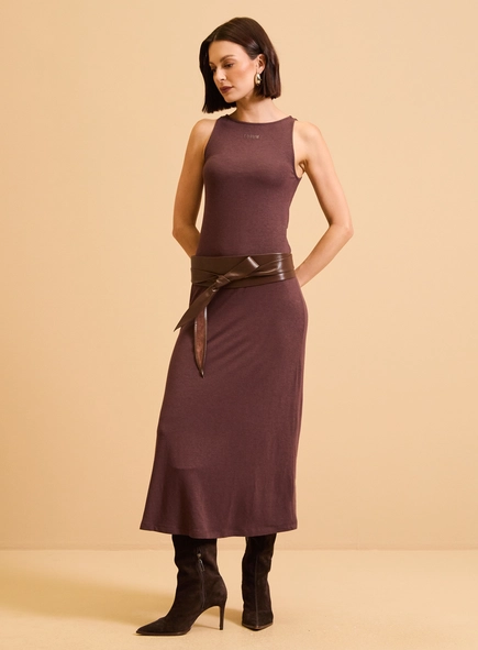 Vestido Midi Básico Fluido