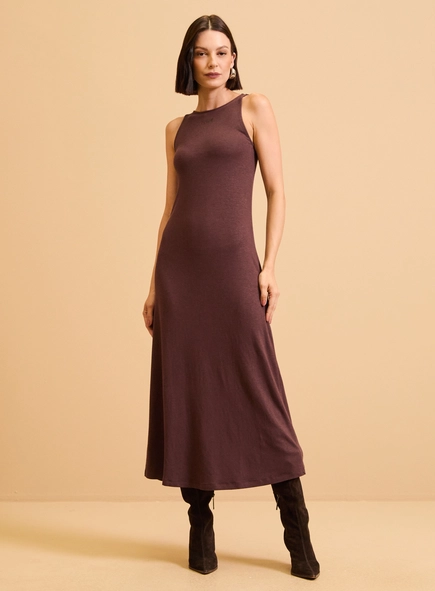 Vestido Midi Básico Fluido