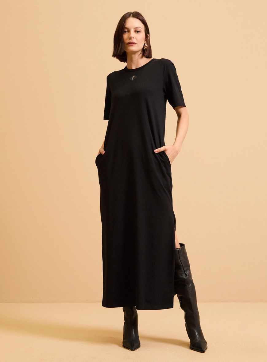 Vestido T-shirt Midi Com Fenda Preto