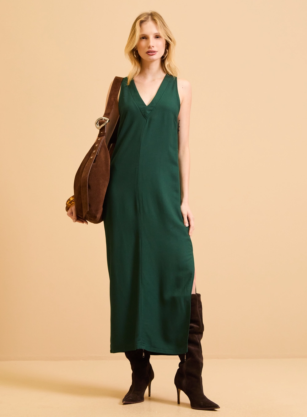 Vestido Midi Reto Decote V Com Fenda Verde 1