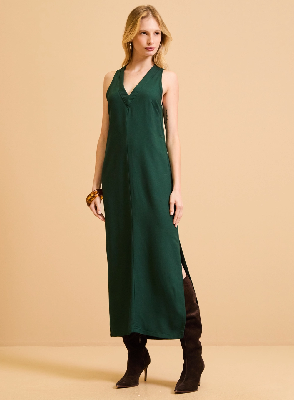 Vestido Midi Reto Decote V Com Fenda Verde 3