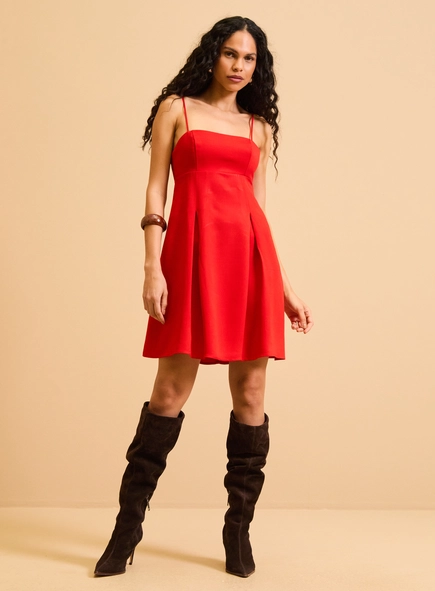 Vestido Curto Com Pregas Frontais