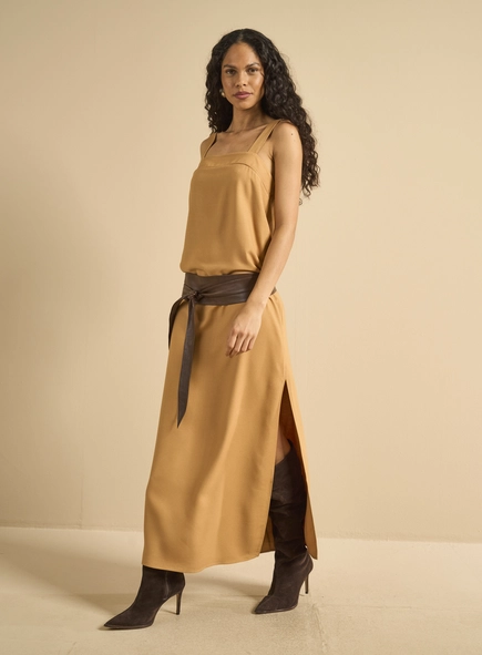 Vestido Midi Evasê Com Fenda