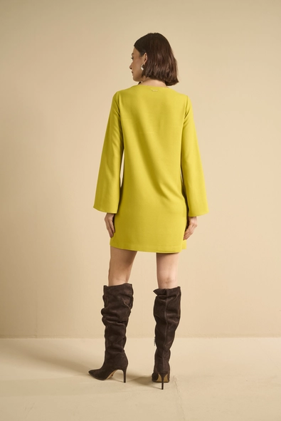 Vestido Curto Reto Manga Longa