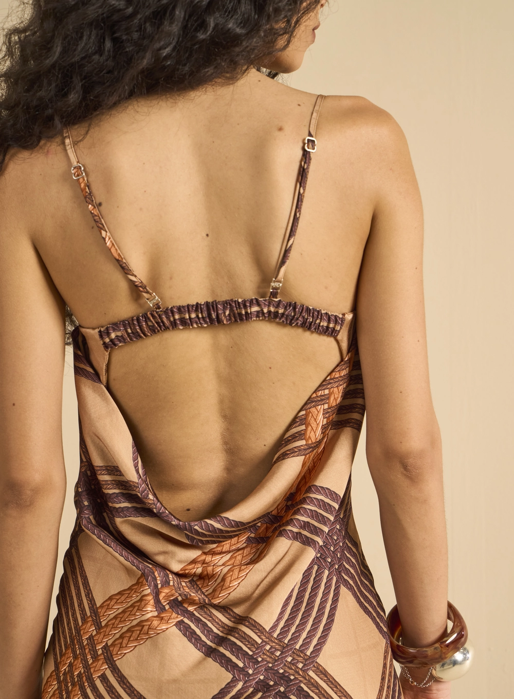 Vestido Longo Xadrez Com Decote Degagê Estampados 4