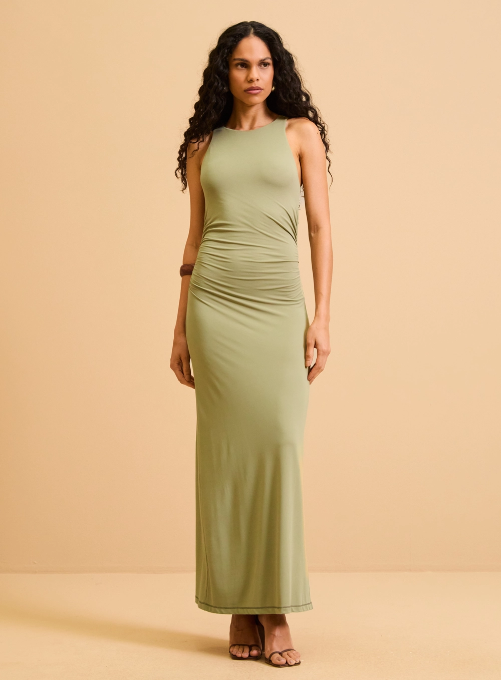 Vestido Longo Com Franzido Lateral Bege 3