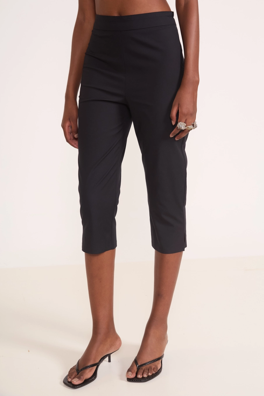 Calça Capri Alfaiataria Slim Preto