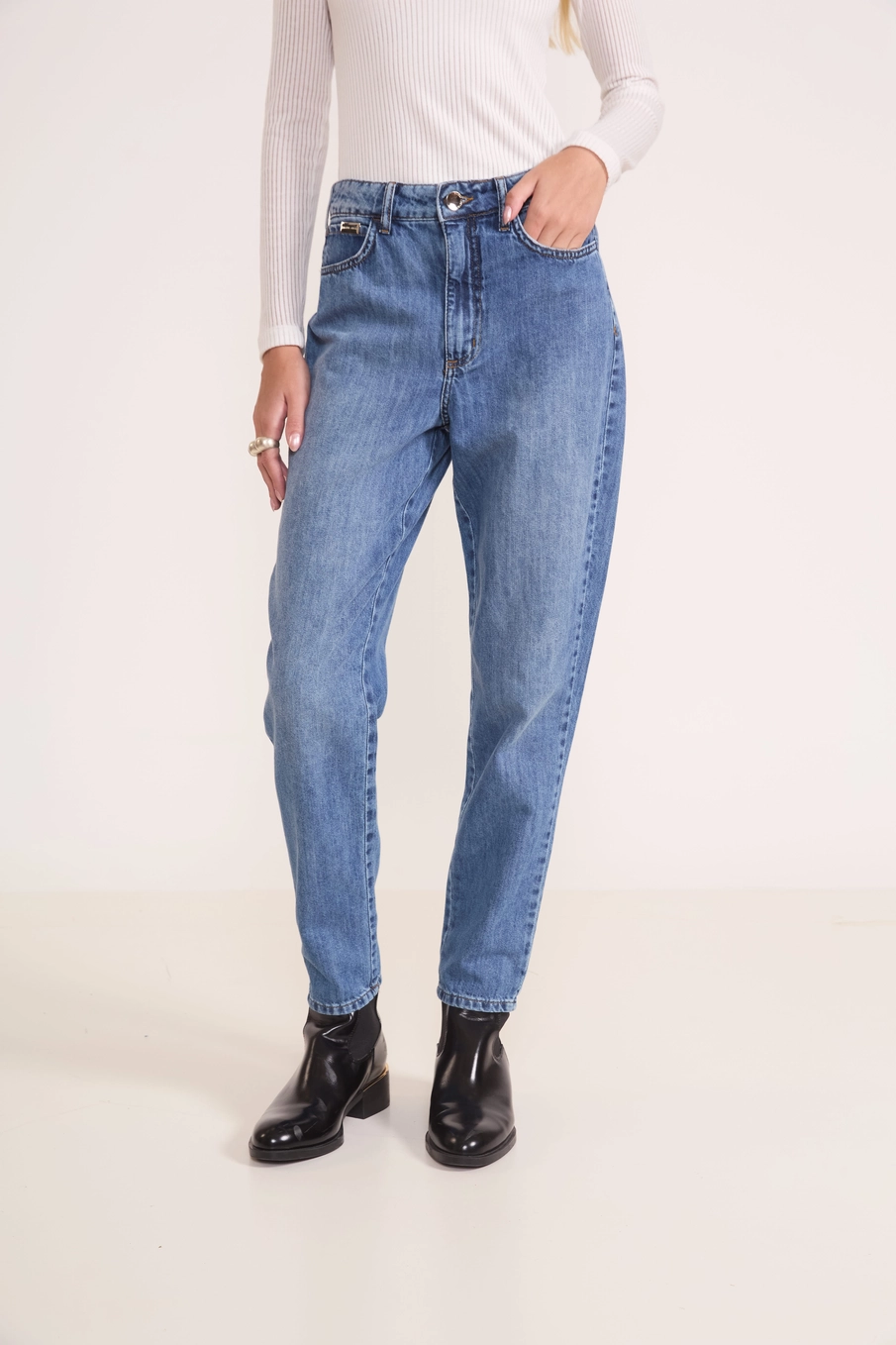 Calça Jeans Mom Madrid Logomania Índigo