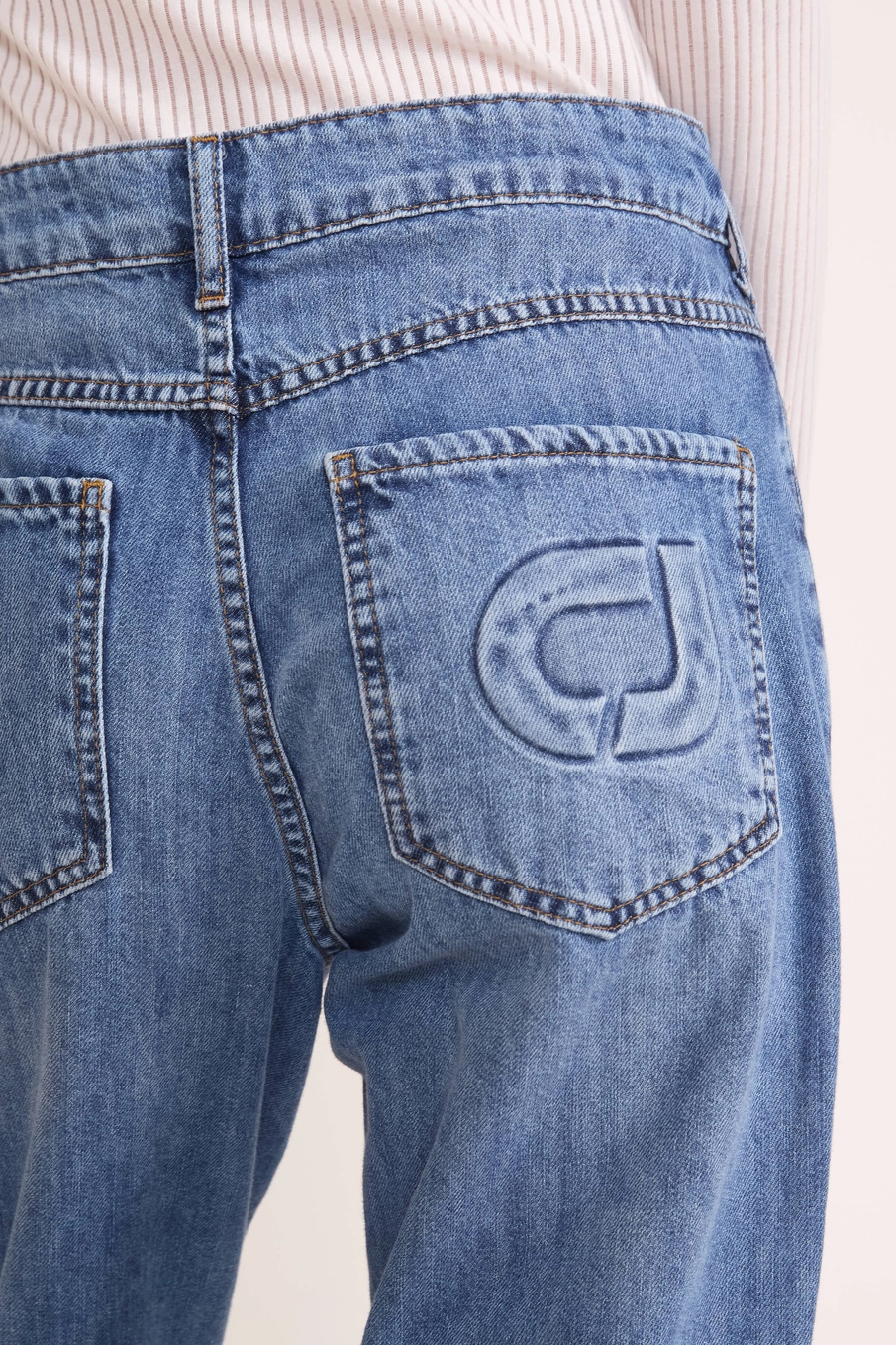 Calça Jeans Mom Madrid Logomania Índigo