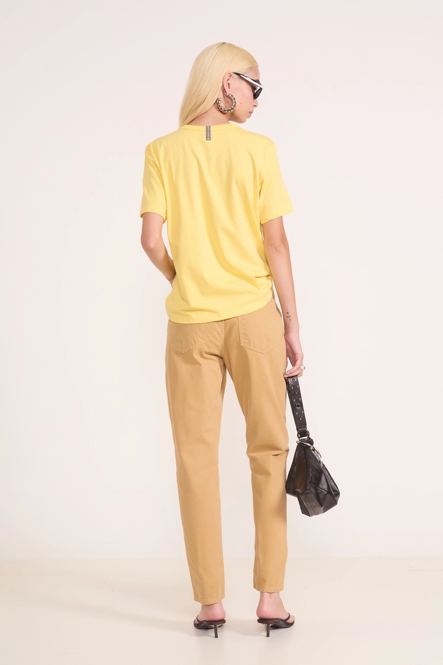 Calça Em Sarja Madrid Mom Bege Soybean