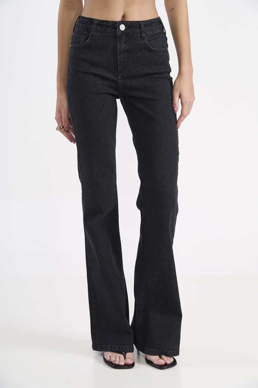Calça Jeans Nova York Flare Com Cinto Indigo Preto