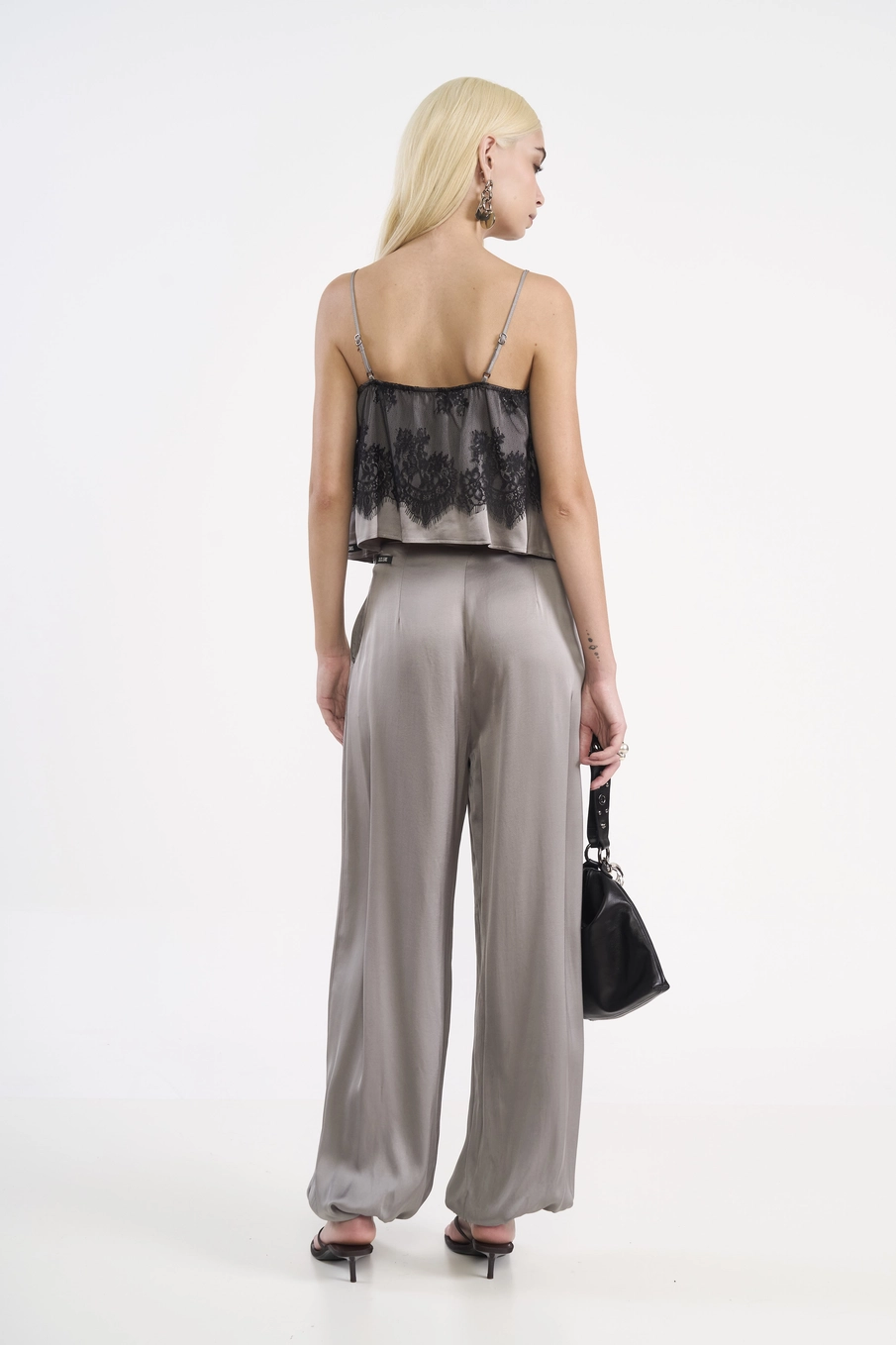 Calça Jogger Acetinada Cinza