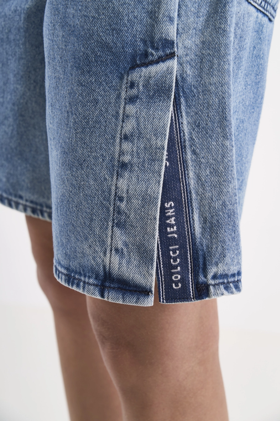 Bermuda Jeans Oversized Com Fendas Índigo
