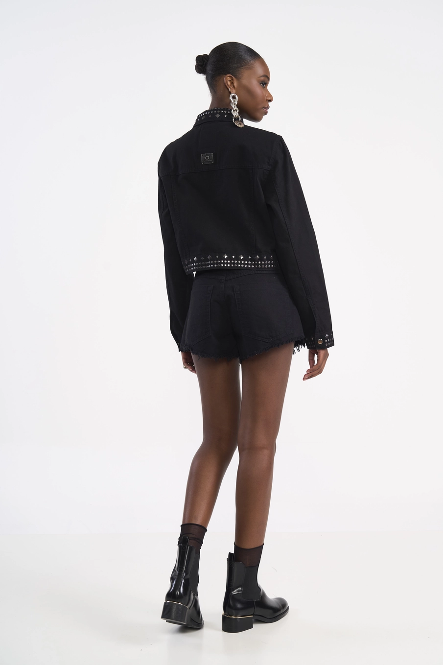 Short Em Sarja Studs Com Aplicação Preto