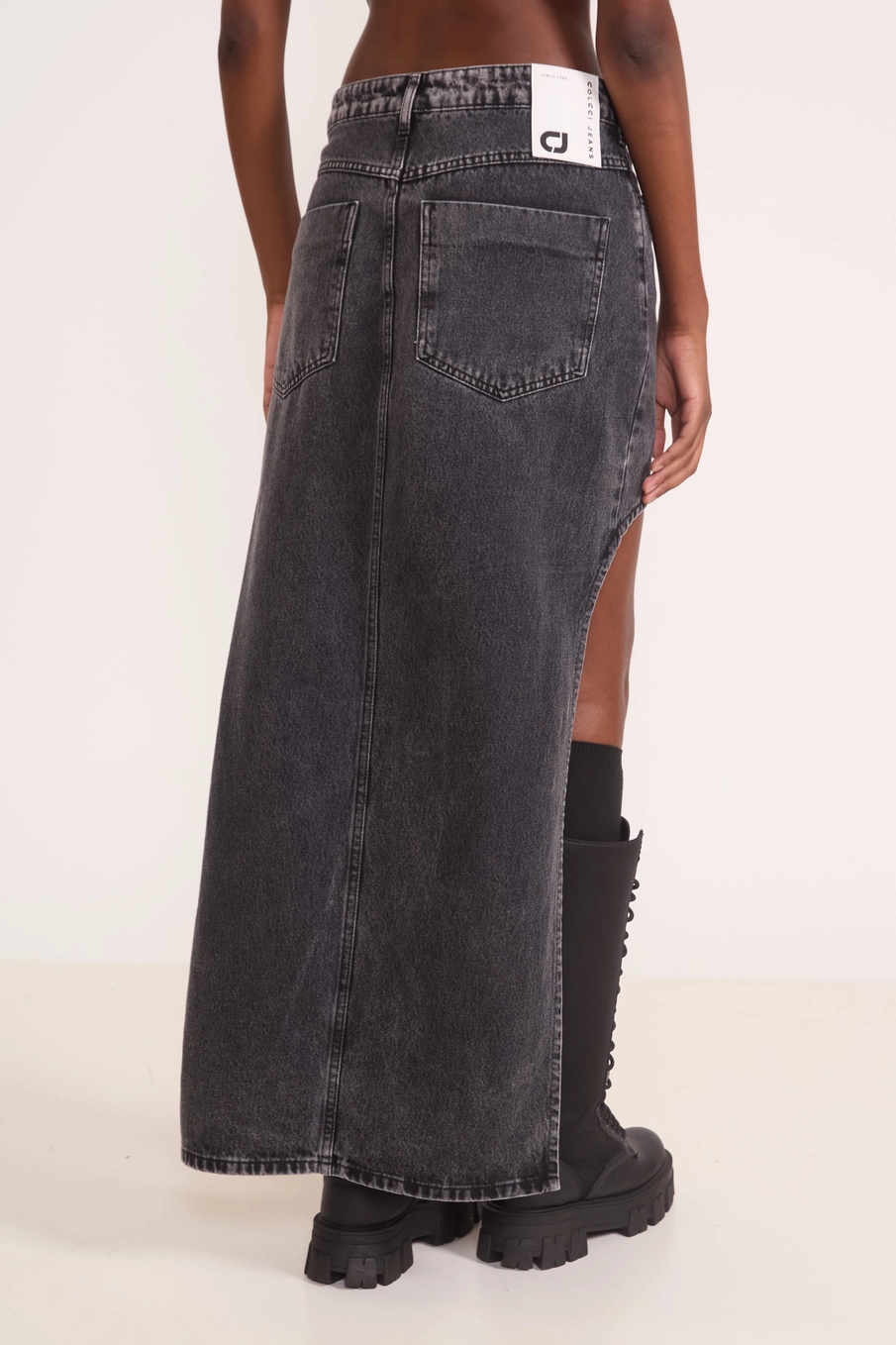 Saia Jeans Mullet Assimétrica Indigo Preto