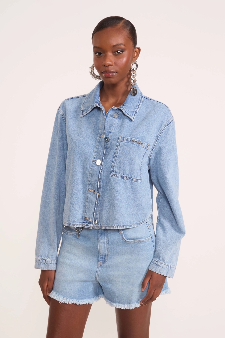 Jaqueta Jeans Cropped Logomania Índigo