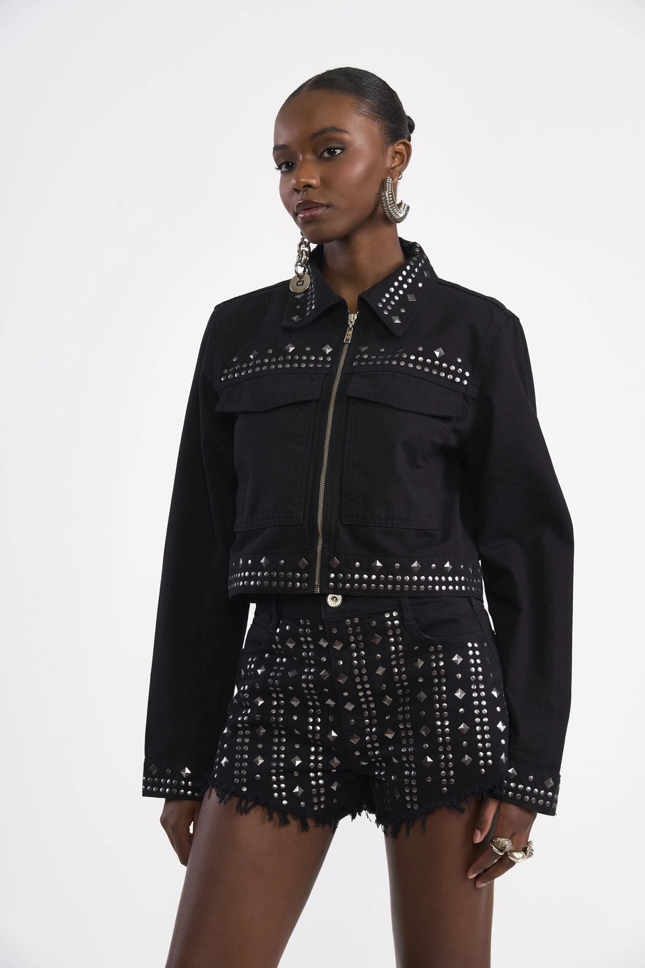 Jaqueta Jeans Cropped Studs Preto