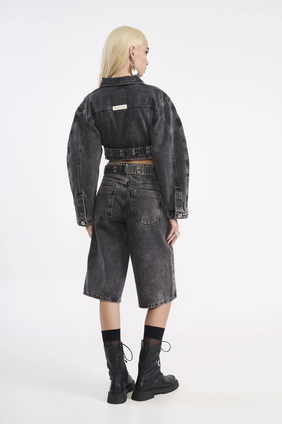 Jaqueta Jeans Cropped Oversized Com Fivela Indigo Preto