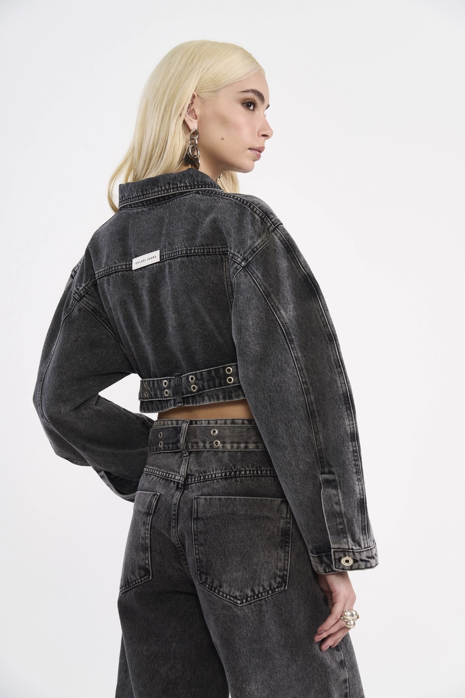Jaqueta Jeans Cropped Oversized Com Fivela Indigo Preto