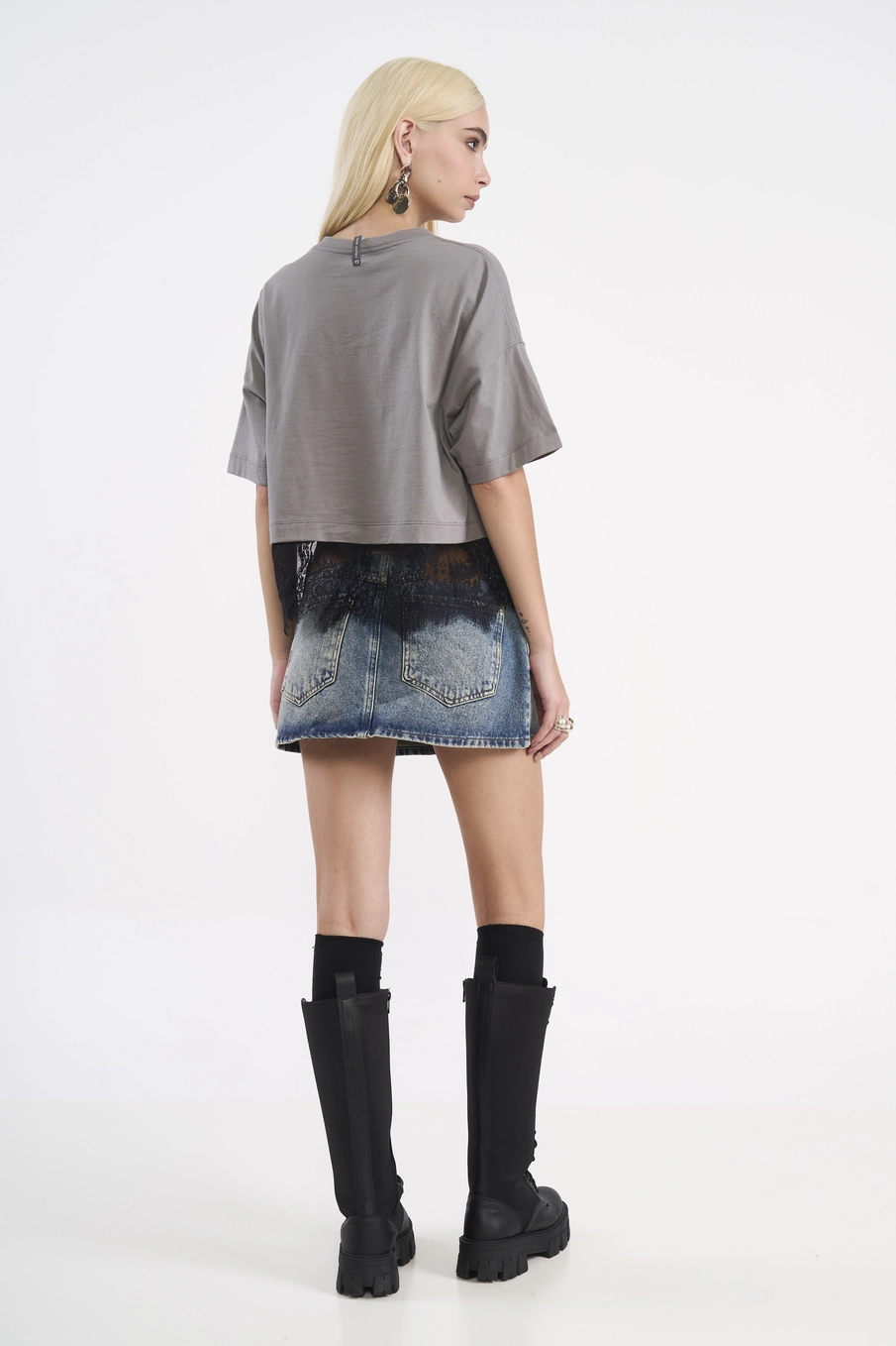 Camiseta Cropped Boundless Com Renda Cinza