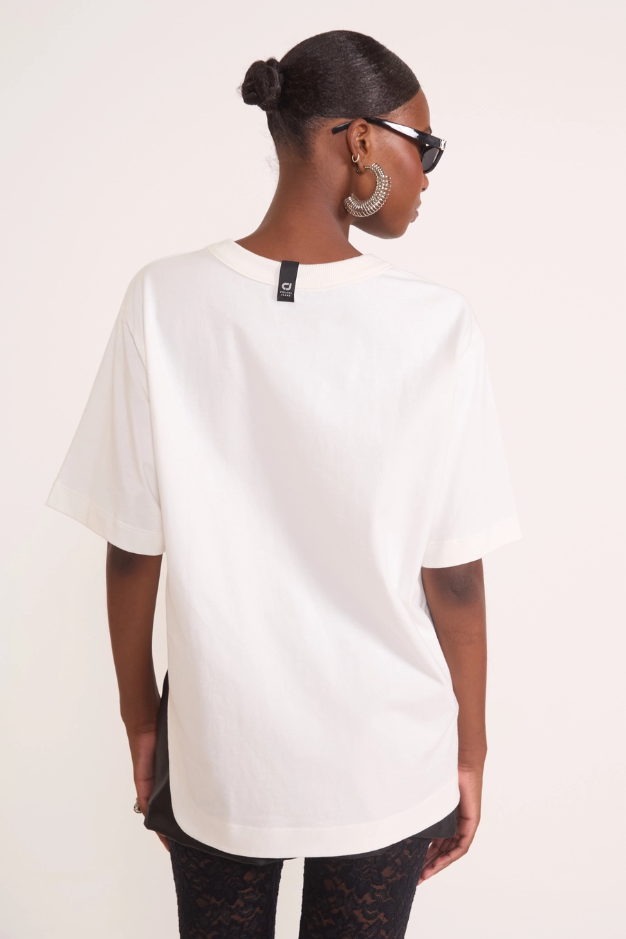 Camiseta Oversized Minimalista Off Shell