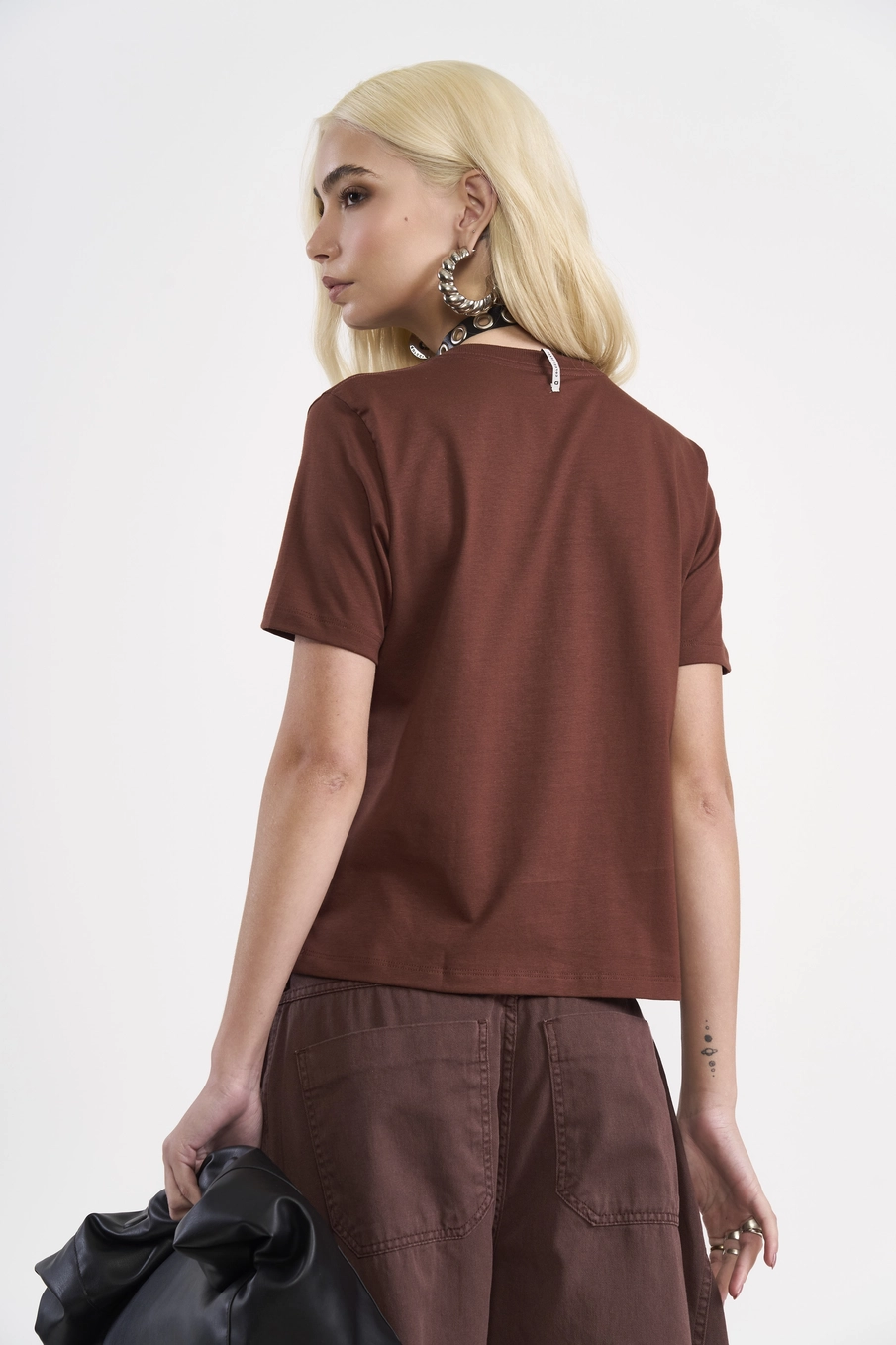 Camiseta Básica Slim Com Estampa Marrom