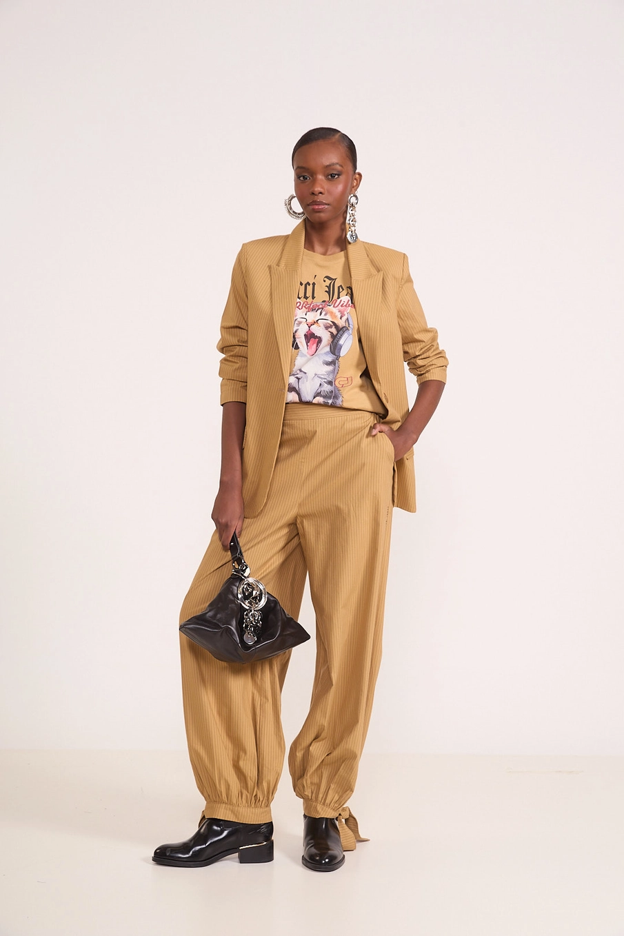 Camiseta Estampada Purrfect Vibes Bege Soybean