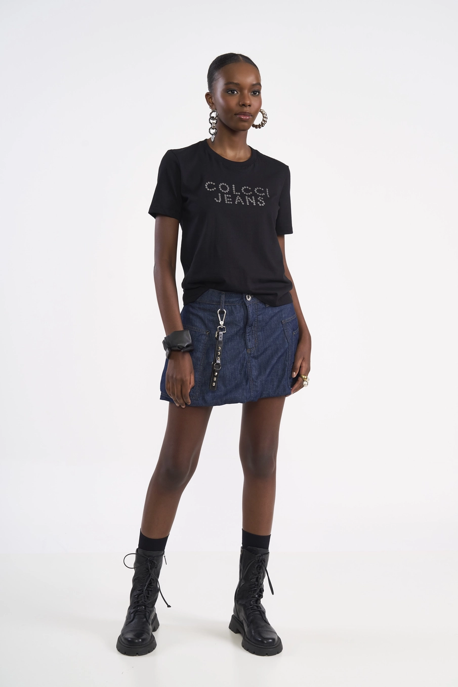 Camiseta Studs Rebel Com Aplicação Preto