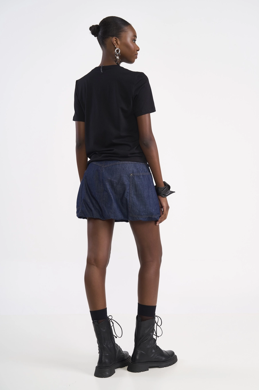 Camiseta Studs Rebel Com Aplicação Preto